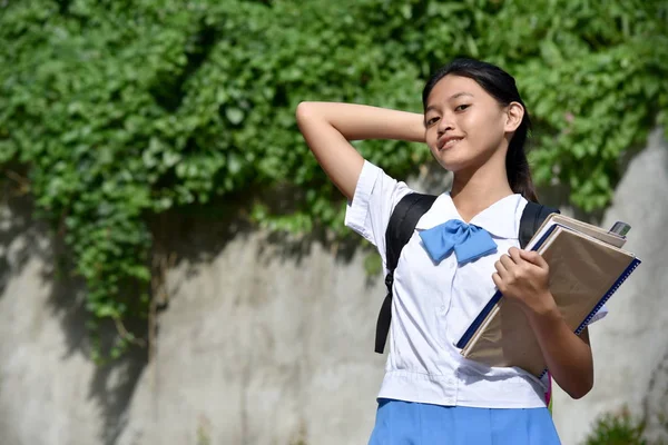 Una linda estudiante femenina — Foto de Stock