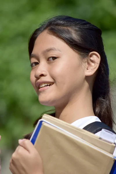 A Smiling Pretty Minority Estudante feminina — Fotografia de Stock