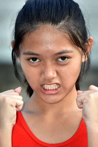 En galen söt Filipina tonårstjej — Stockfoto