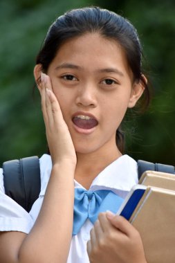 Ürkmüş Genç Çeşitli Bir Kız Öğrenci