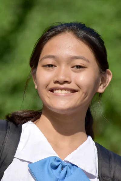En en leende ung flicka student — Stockfoto