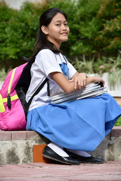 Filipínská školačka a štěstí — Stock fotografie