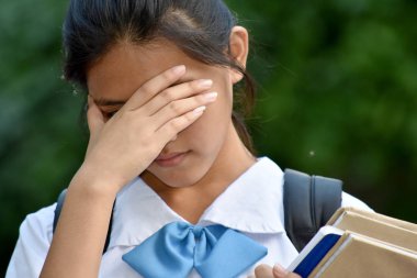 Üzgün Sevimli Azınlık Öğrencisi