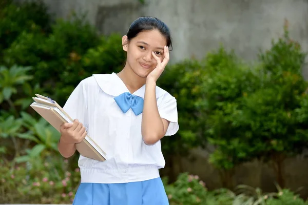 Nieśmiała ładna Filipińska osoba — Zdjęcie stockowe