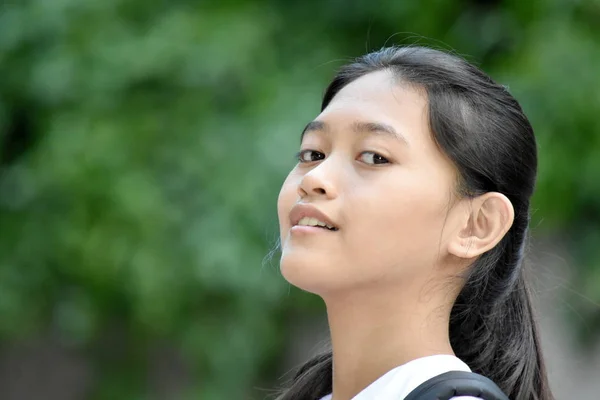 Eine hübsche Studentin in der Minderheit — Stockfoto