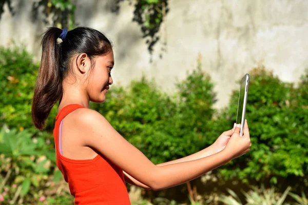 Mooi aziatisch tiener meisje met paardenstaart — Stockfoto