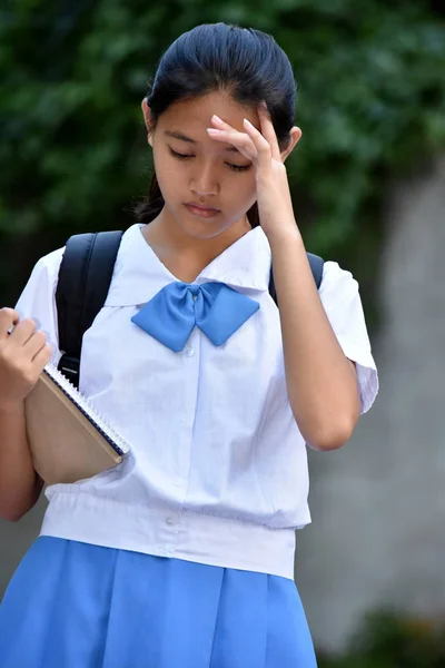 Una chica de escuela estresada — Foto de Stock