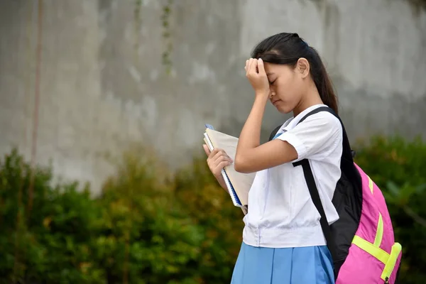 Молода азіатка студентка і смуток — стокове фото