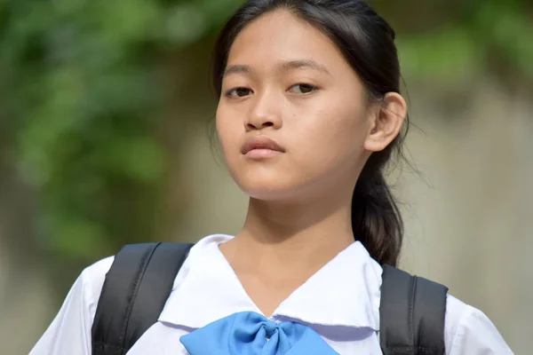 Ritratto di una bella studentessa asiatica — Foto Stock