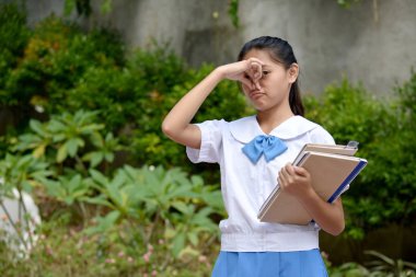 Kokuşmuş Azınlık Kız Öğrencisi