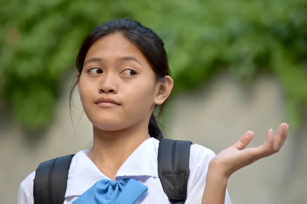 Estudante bonito Filipina menina e indecisão — Fotografia de Stock