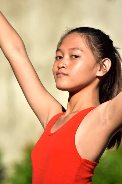 Mladistvý asijský teenager tanec — Stock fotografie