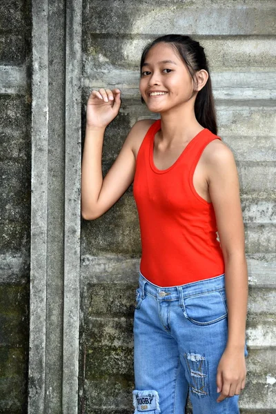 Una ragazza adolescente felice — Foto Stock