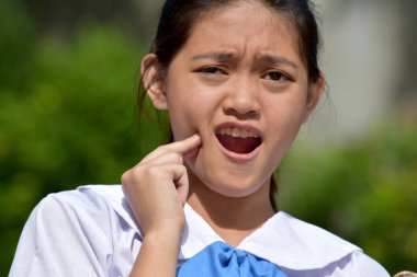 Diş Ağrısı Olan Bir Kadın