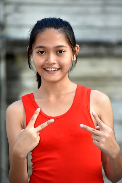 Uma menina filipina e felicidade — Fotografia de Stock