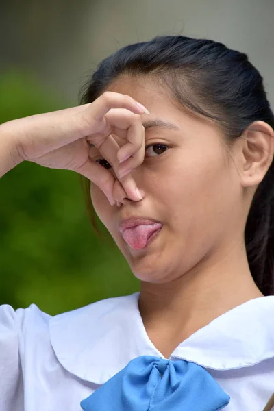 Una adolescente maloliente — Foto de Stock