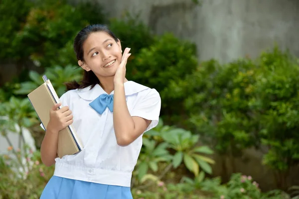 Querendo saber muito Filipina escola menina estudante adolescente — Fotografia de Stock