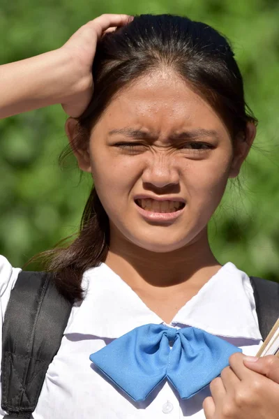 Roztomilé asijské dívka student a zmatek — Stock fotografie