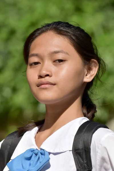 Uma menina da escola sem emoção — Fotografia de Stock