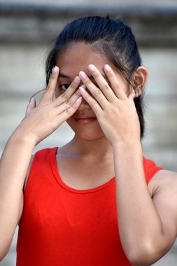 Bir Kadın ve İstismarcı