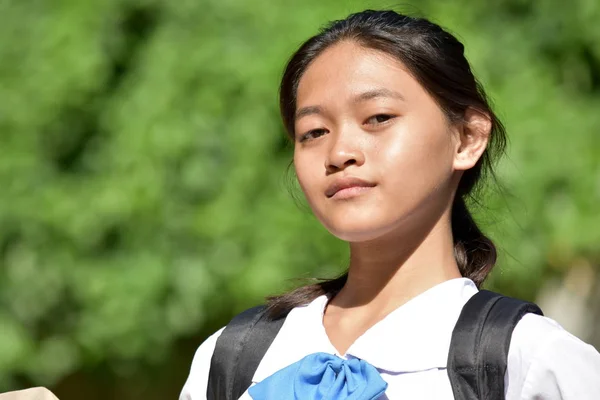 Una studentessa asiatica giovane e seria — Foto Stock