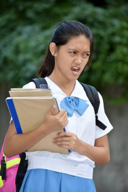 Bayan Öğrenci ve Okul Kitaplarına Öfke