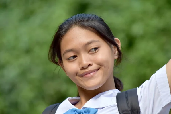 Um estudante Minoria bonito feliz menina — Fotografia de Stock