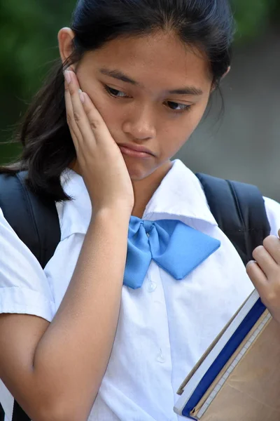 Una chica de escuela infeliz — Foto de Stock