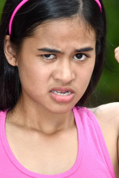 Genç bir Filipinli Kız ve Öfke — Stok fotoğraf