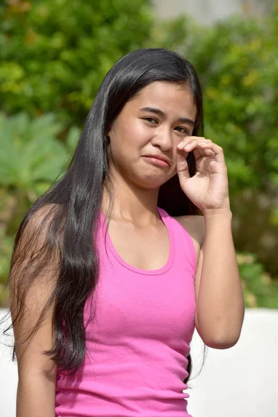 Eine tränenreiche philippinische Mädchenjugend — Stockfoto