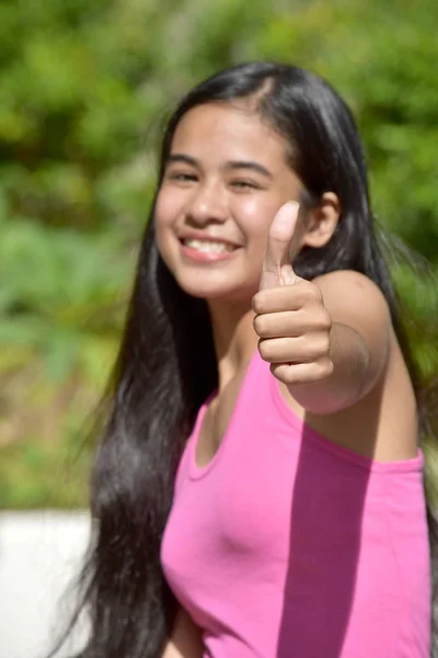 Uma mulher asiática orgulhosa Juvenil — Fotografia de Stock