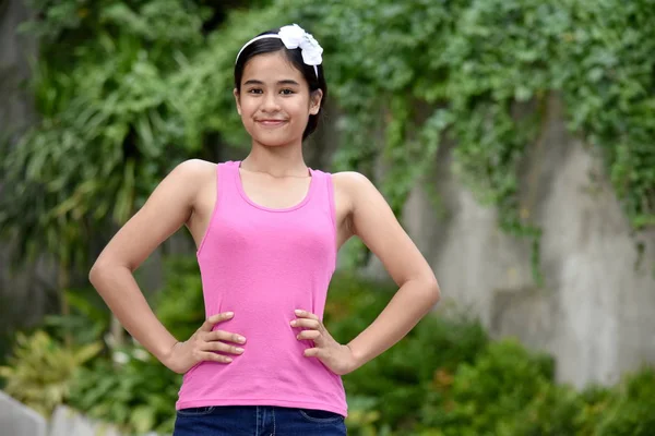 Krásná filipínská dívka a sebevědomí — Stock fotografie