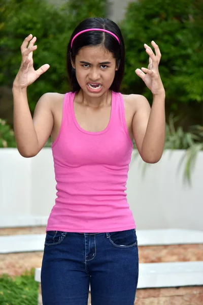 Jeune Philippine adolescente sous stress — Photo