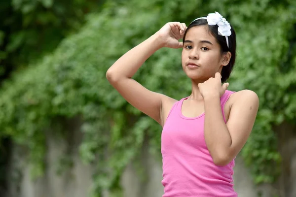 An unemotional youthful Filipina dziewczyna — Zdjęcie stockowe