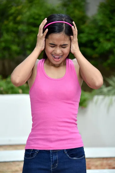 Aranyos Filipina női fiatal és szorongás — Stock Fotó