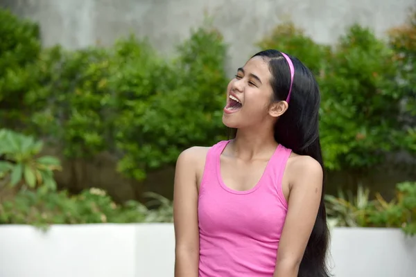Bir Genç Filipinli Kadın Shouting — Stok fotoğraf