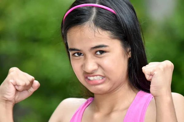 Bir Genç Filipinli Kadın Ve Öfke — Stok fotoğraf