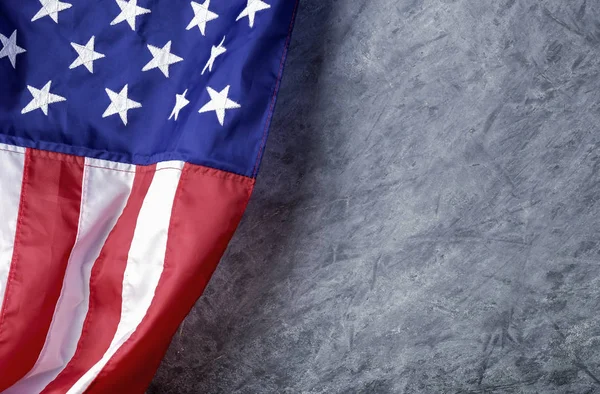Американский Флаг Цементном Фоне Копировальным Пространством — стоковое фото
