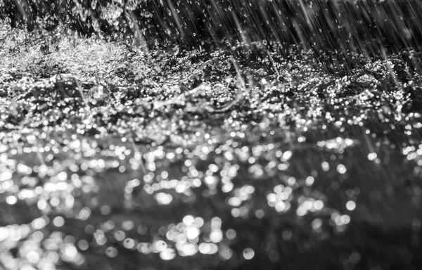 Chuva Caindo Respingo Água Fundo — Fotografia de Stock