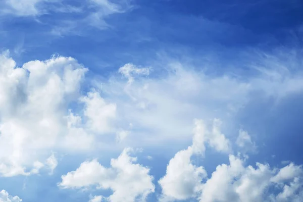 Blue sky with cloud background — Stock Photo, Image
