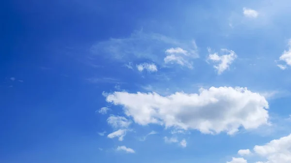 Blue sky with cloud background — Stock Photo, Image