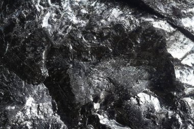 Kömür madeninin yakın çekim görüntüsü. Çiğ kömür madeni yüzeyine yakın çekim. Natu.