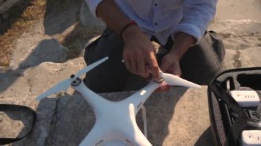 Drone ve alıyorum sabitleme pervaneleri uçmak için hazır.