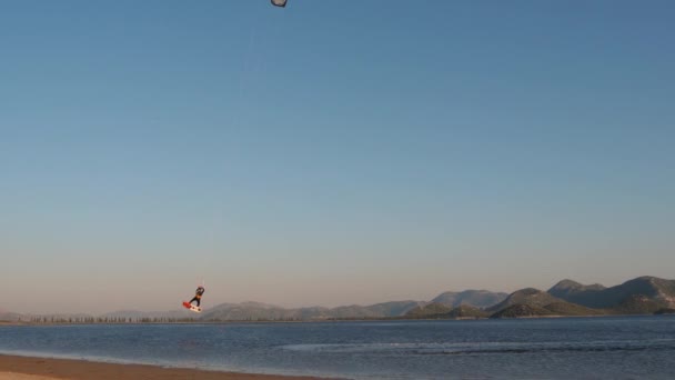 Close Surfista Kite Embarque Câmera Lenta — Vídeo de Stock