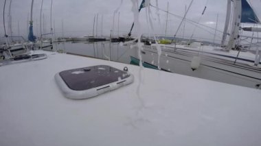 Tekne sarı fırça ile güverte yıkama