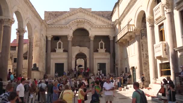 Tempo Lapso Turista Desfrutando Peristyle Palácio Diocleciano Split Croácia — Vídeo de Stock