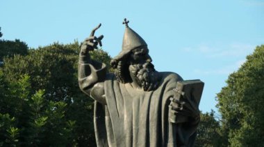 Gregory Nin şiddetle karşı Papa'nın bir ortaçağ Hırvat Piskoposu ve kilisenin resmi daireler yapıldı..