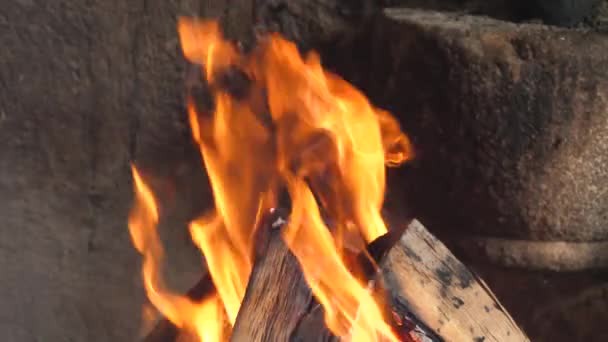 화재의 슬로우 장면을 클로즈업합니다 — 비디오