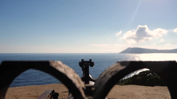 Közelről Katonai Cannon Gun Pont Első Sorban Fegyver Figyeli Harctéren — Stock videók