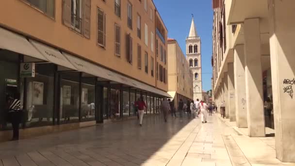 Imágenes Calle Kalelarga Peatones Caminando Catedral Ciudad Zadar Croacia — Vídeos de Stock